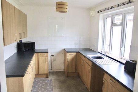 2 bedroom end of terrace house to rent - Photo 5