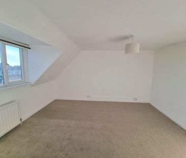 3 bedroom flat to rent - Photo 4