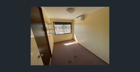 Spacious Family Home! - Photo 4