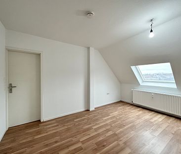 renoviert, modernisiert & bezugsfrei: Helle + gut geschnittene 2-Zi.-Wohnung in zentraler Lage - Foto 2