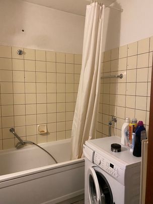 Großes Zimmer mit Balkon innerhalb einer 3er-WG // 2.OG links, Zimmer 0148 - Photo 1