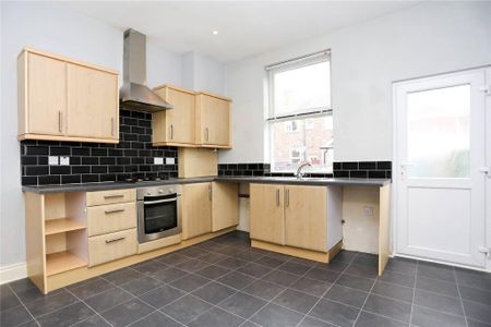2 bedroom terraced house to rent - Photo 4