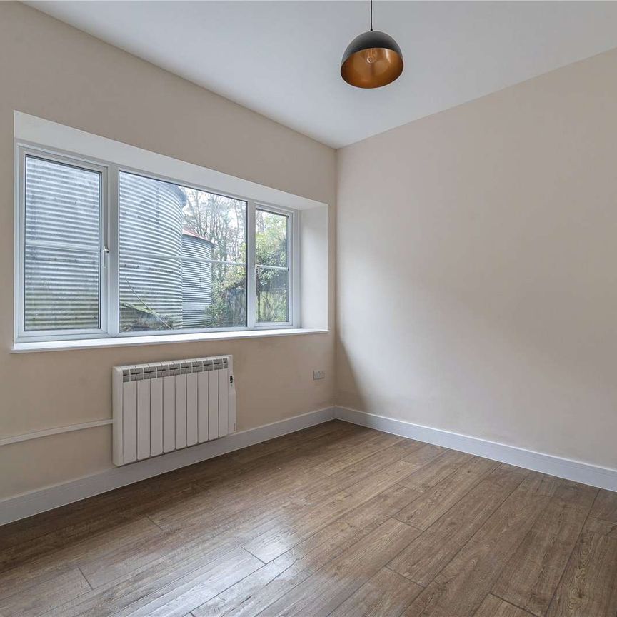 Three-bedroom barn cottage in rural Hamptworth, on the edge of the New Forest. - Photo 1