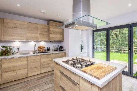 3 bedroom semi-detached house to rent - Photo 2