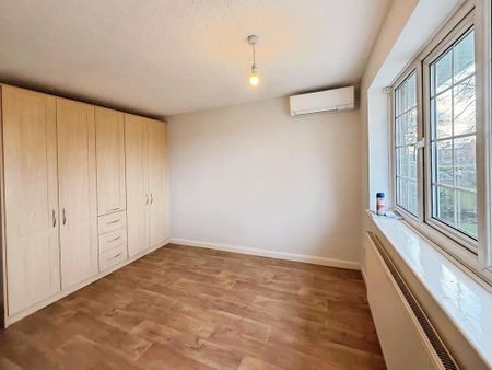 4 bedroom detached house to rent - Photo 4