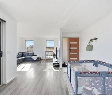 Comfortable Family Home in Convenient Location - Photo 2