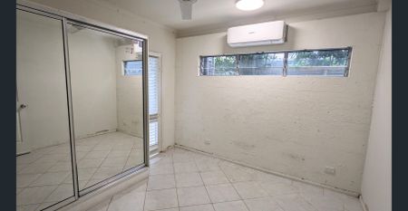 SPACIOUS 3 BEDROOM GROUND FLOOR UNIT WITH POOL - Photo 4