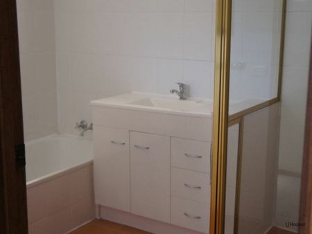 Family Home with Pool & Entertaining Area - Photo 5