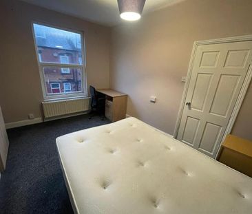 Autumn Grove, Hyde Park, Leeds - Photo 2