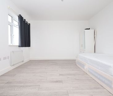 Studio Flat, Arngask Road, SE6 - Photo 2