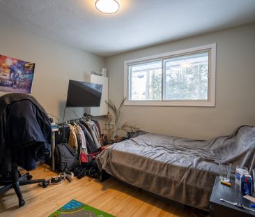 2422 Kaladar Ave - Photo 3