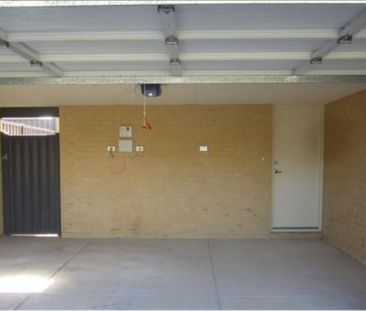 Large 4 x 2 in Brabham is a must see! - Photo 1