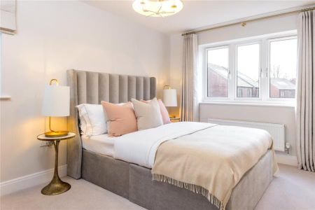 Nuthatch Road, Woking, Surrey, GU22 - Photo 5