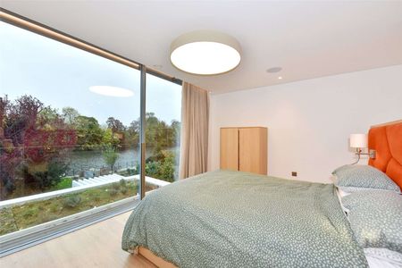 Available from January 2025 - July 2025. A beautiful riverside home architecturally designed to an exacting standard. - Photo 2