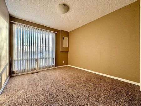 #1, 247 17 Avenue. NE, Calgary - Photo 2