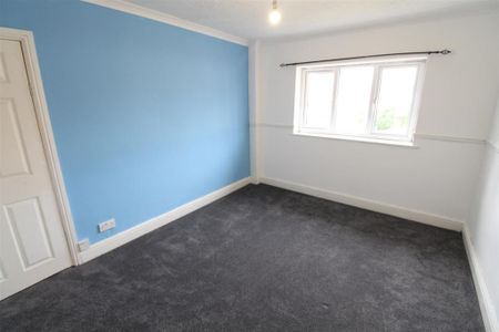 3 bedroom end of terrace house to rent - Photo 4