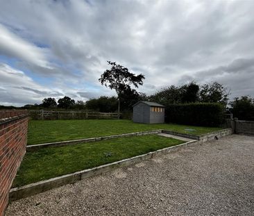 Hill Farm Cottage, Wychnor, Burton Upon Trent - Photo 3