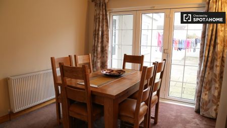 Room in 4-bedroom apartment in North Central Area, Dublin - Photo 4