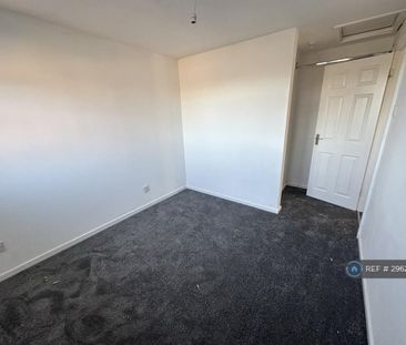3 bedroom end of terrace house to rent - Photo 3