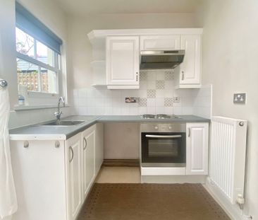 2 bed terraced house to rent in High Street, Pontypool, NP4 - Photo 2