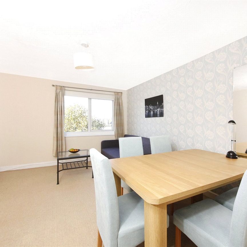 Ferguson Close, London, UK, E14 3SJ - Photo 1