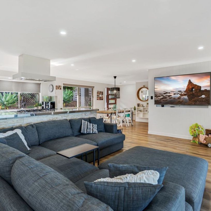 4 Bedroom Home with Amazing Views + Pool - Photo 1