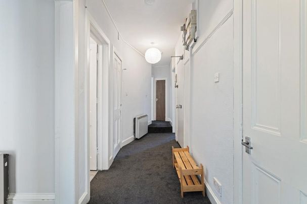 3 bedroom flat to rent - Photo 1