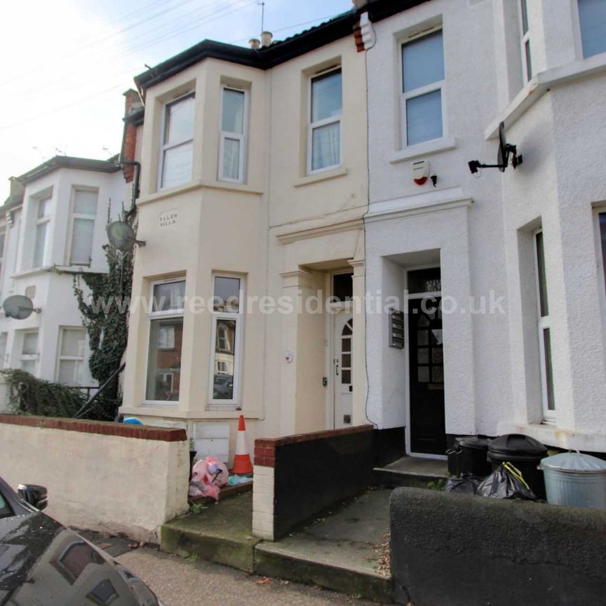 Pleasant Road, Southend On Sea - Photo 1