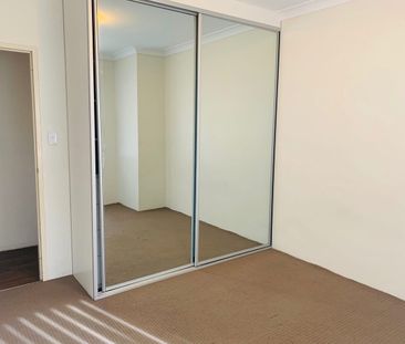 SPACIOUS TWO BEDROOM UNIT ! - Photo 6