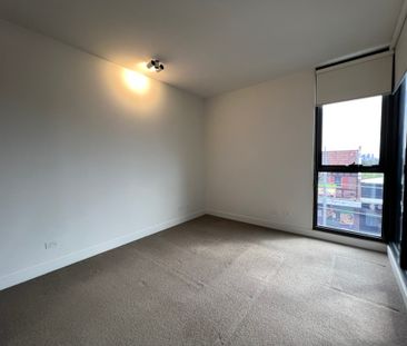 Prime Location in the Heart of Camberwell Junction - Photo 3