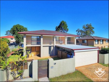 Air-conditioned Stunning home with 6.6kw Solar - Photo 3