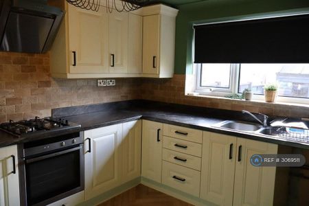 2 bedroom terraced house to rent - Photo 4
