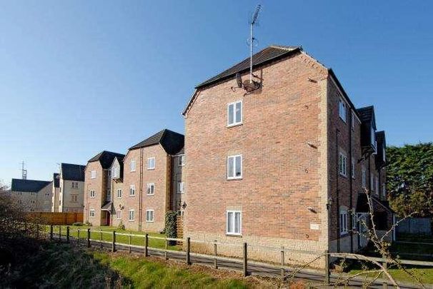 Willow Brook, Abingdon, OX14 - Photo 1