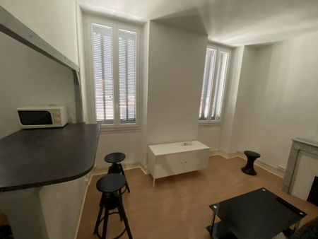 Appartement 2 pièces 33m2 MARSEILLE 4EME 683 euros - Photo 3