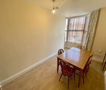 4 bedroom flat to rent - Photo 5