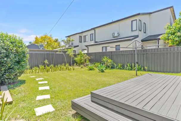 Coastal Comfort in the Heart of Umina Beach - Photo 1