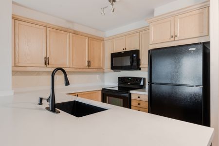 For Lease - 205 The Donway N/A Unit# 509, Toronto, Ontario - Photo 2