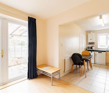 4 bedroom end of terrace house to rent - Photo 5