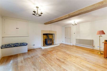 Beautiful Presented Home in the Heart of Lower Oddington. - Photo 2
