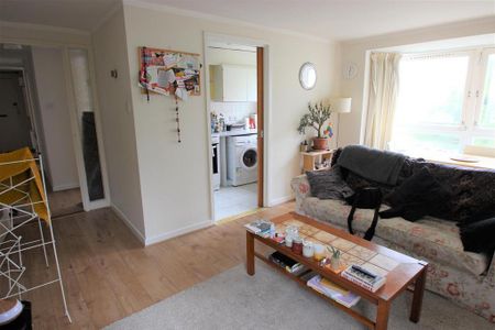 2 bedroom flat to rent - Photo 2