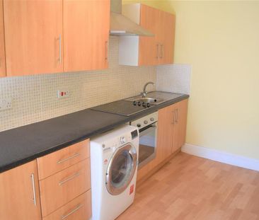 3 bedroom flat to rent - Photo 6