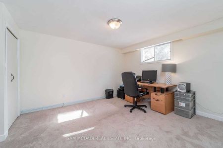 For Lease - 1730 Sunningdale Bend, Mississauga, Ontario - Photo 2