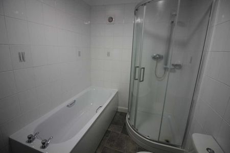 2 bed Flat - Photo 3