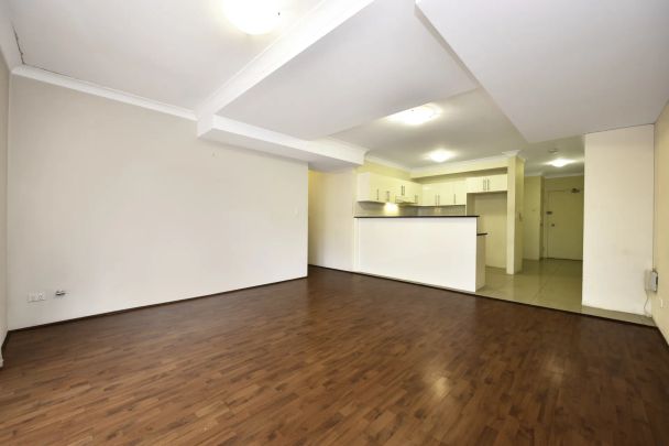 Modern two bedroom apartment in a convenient setting - Photo 1
