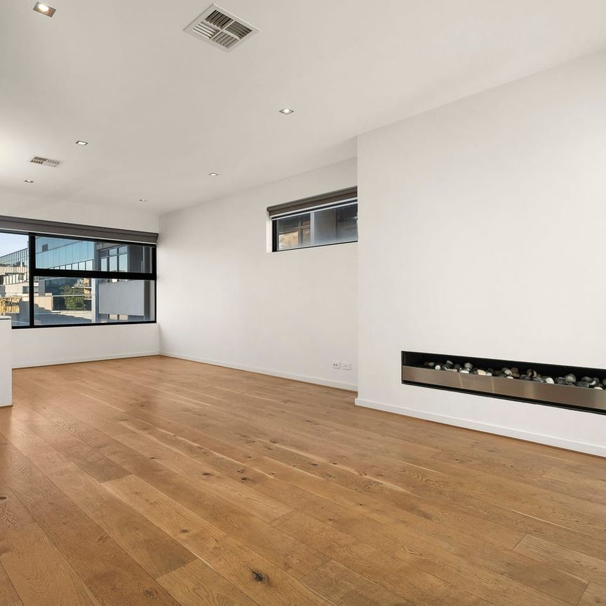 Stunning Penthouse Apartment - Photo 1