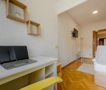 Calle de Juan Esplandiú, Madrid, Community of Madrid 28007 - Photo 2