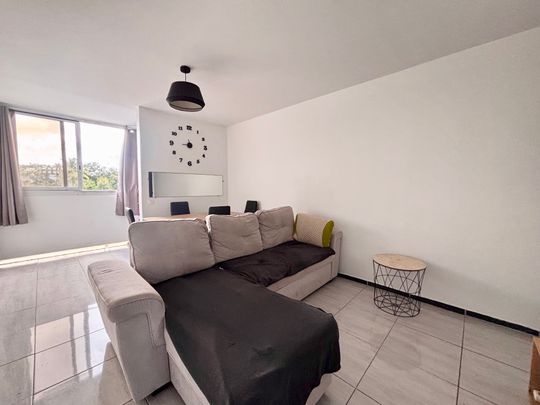 Location Appartement 4 pièces 82m² LES ABYMES 97139 - Photo 1