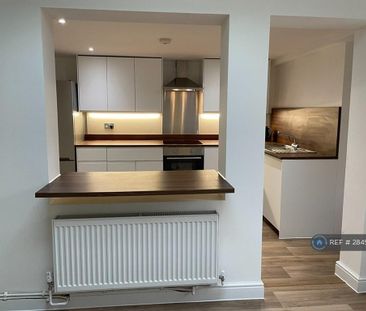 4 bedroom semi-detached house to rent - Photo 4