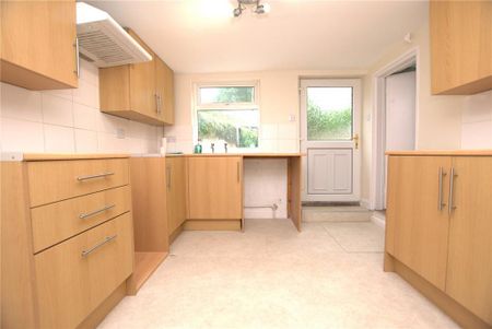 2 bedroom end of terrace house to rent - Photo 4