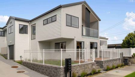 Modern, Light-Filled Home in a Prime Location - Photo 4